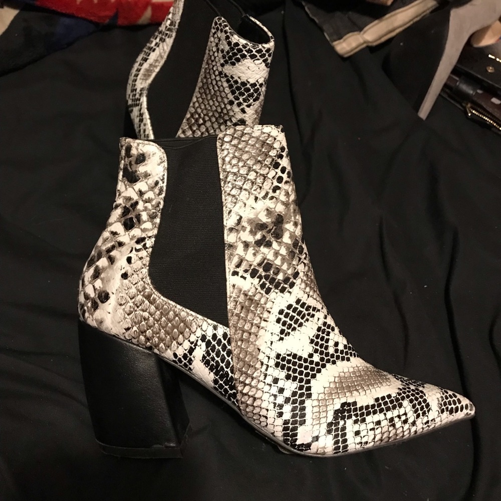 Qupid Snake print booties